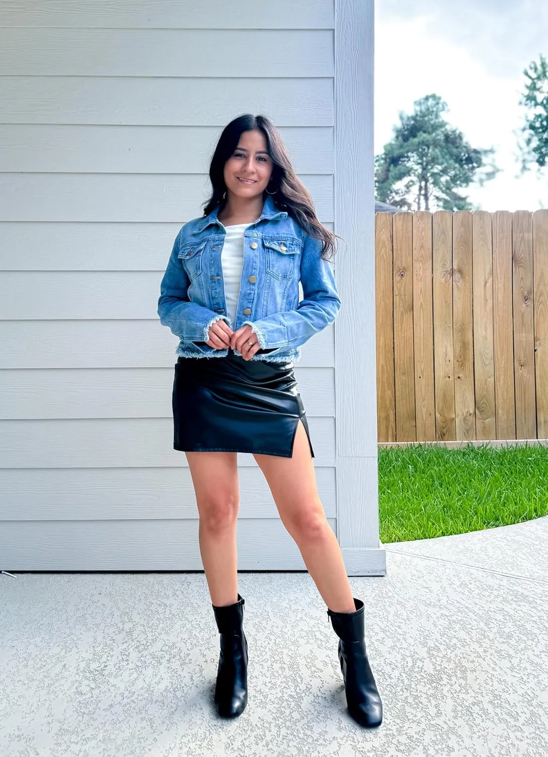 Anienaya Jean Jacket Womens Frayed Washed Button Up Cropped Denim Jacket w 2 Side Pockets