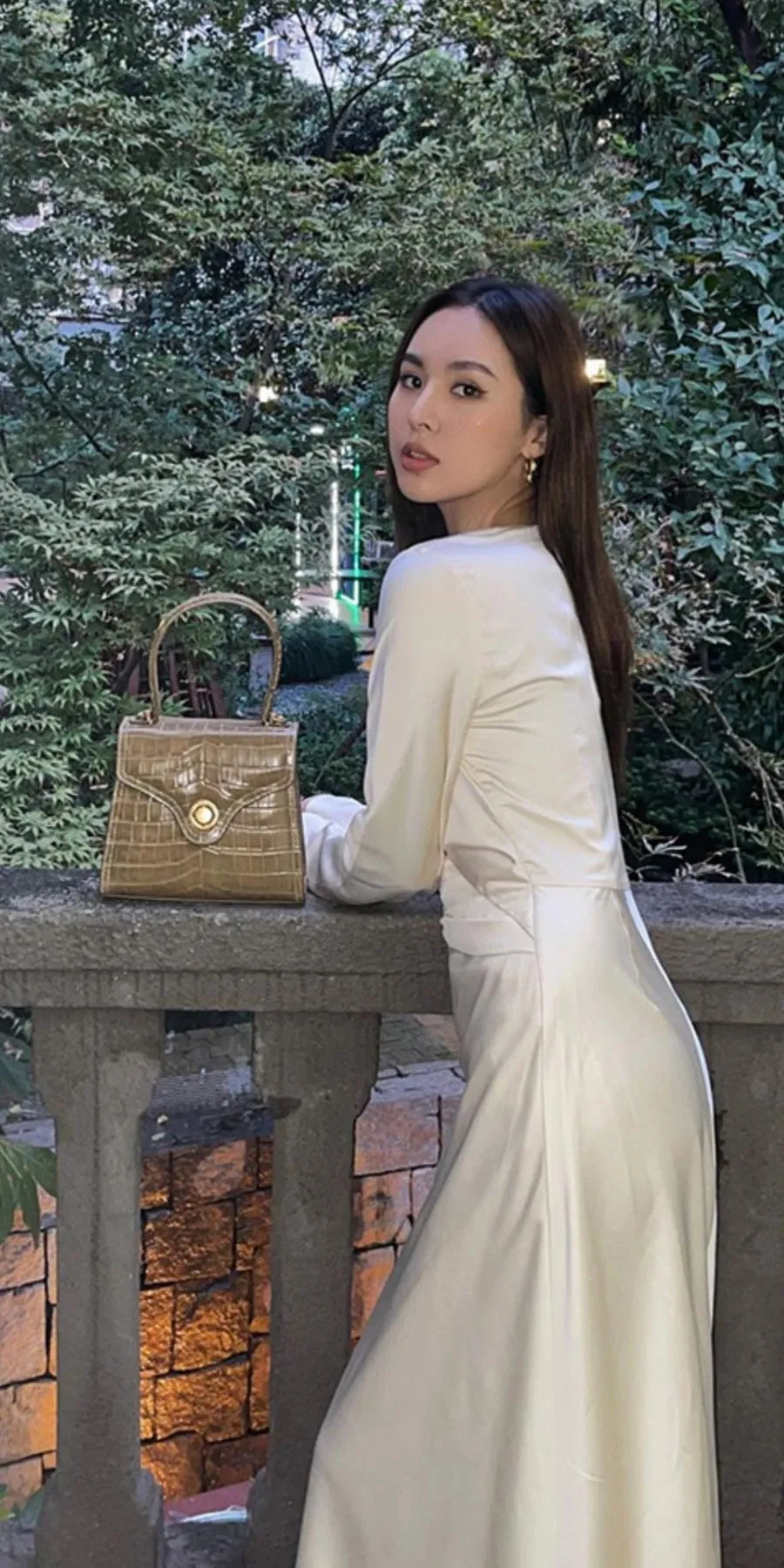 Casual Vintage Silk Wedding Dress with Long Sleeve