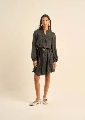 Robe courte boutonnée à manches longues