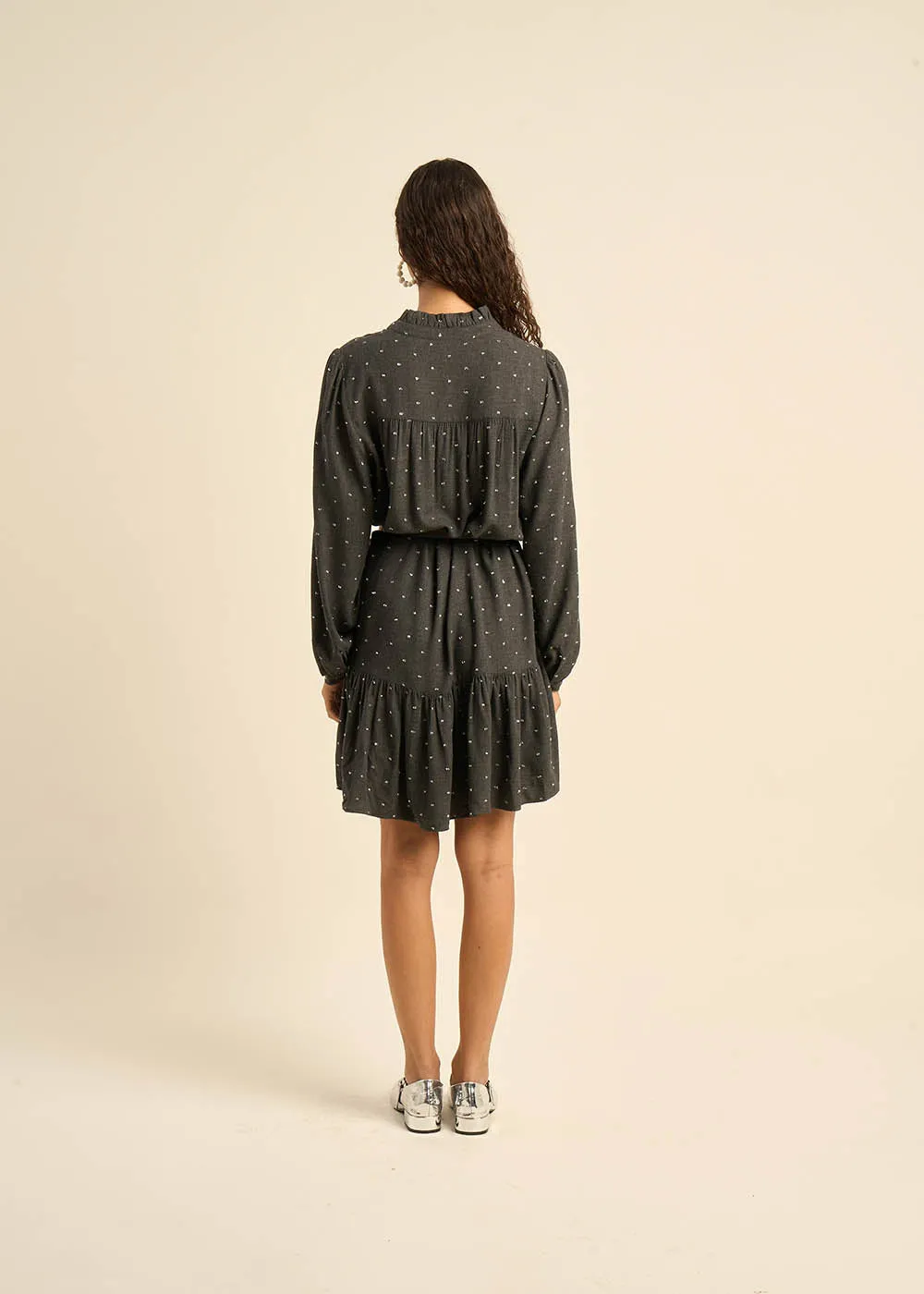 Robe courte boutonnée à manches longues