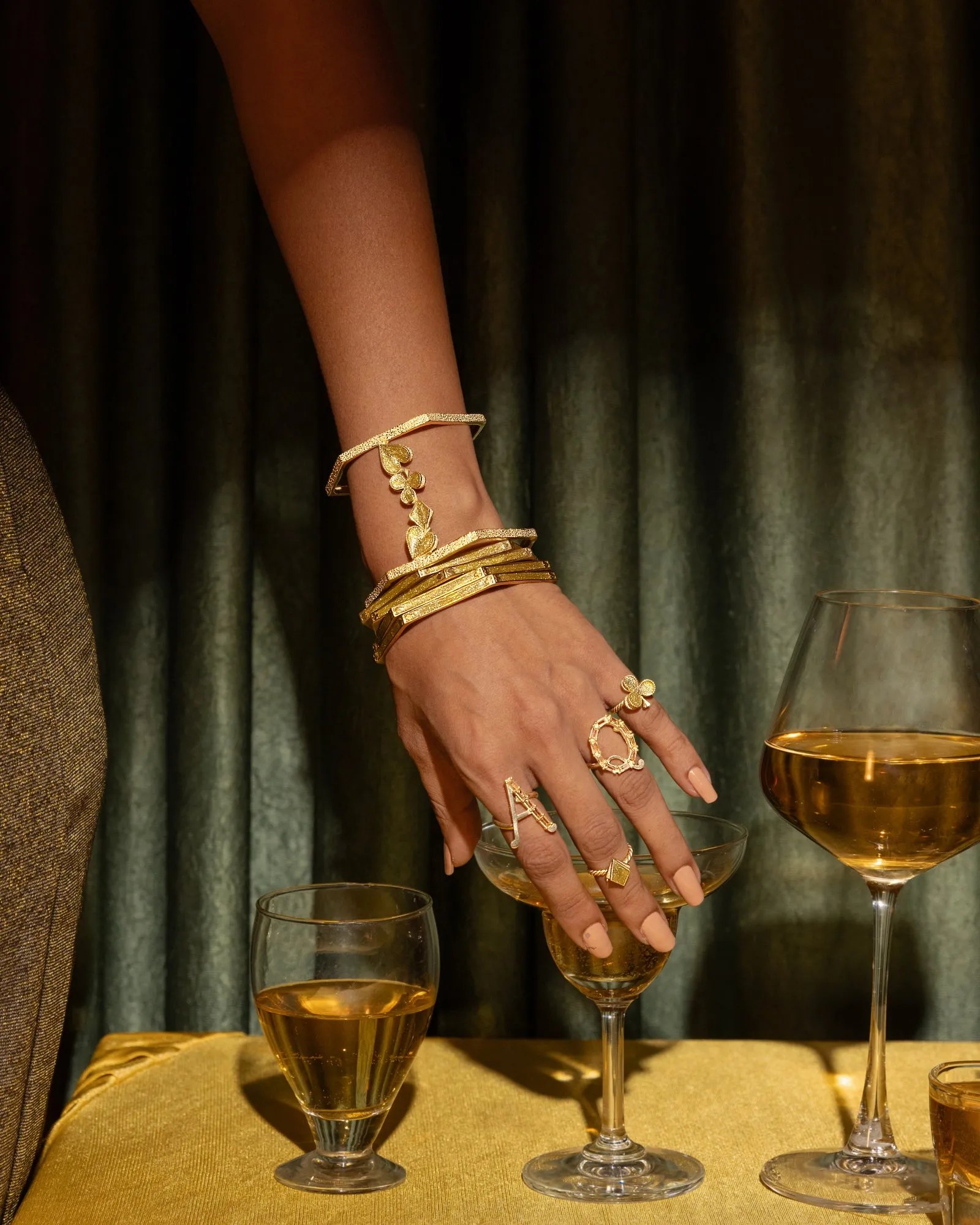 Suits Hand Cuff